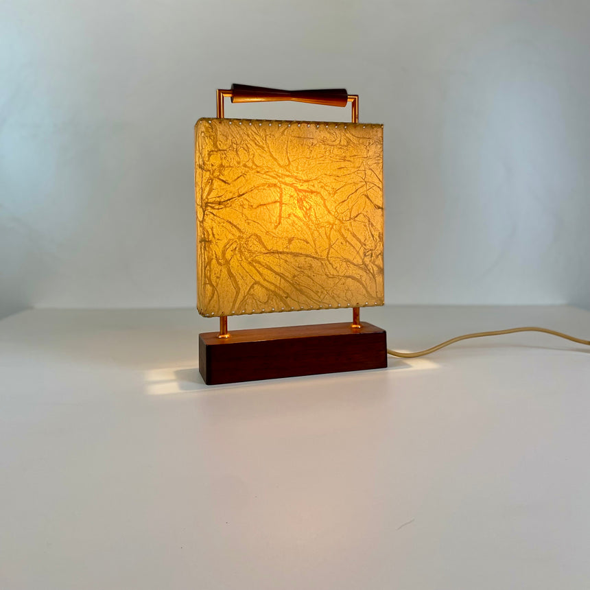 Table lamp in Murano glass attributed to  Albano Poli for Poliarte in the 1970's. / Lampe de table en verre de Murano attribuée à  Albano Poli pour Poliarte dans les années 1960.