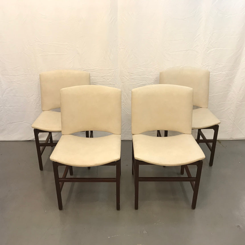 Shop online - Set of 4 Italian chairs in teak and synthetic leather designed during the 1960's . Italian design. / Acheter en ligne - Lot de 4 chaises Italienne en teck et cuir synthétique créées dans les années 1960. Design Italien.