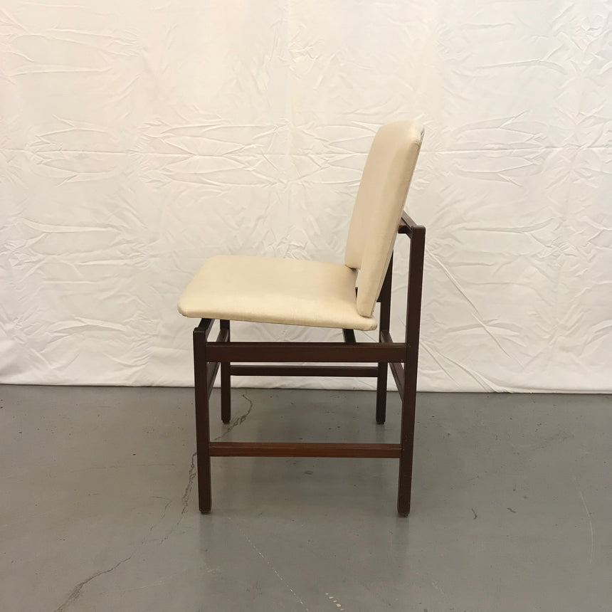 Shop online - Set of 4 Italian chairs in teak and synthetic leather designed during the 1960's . Italian design. / Acheter en ligne - Lot de 4 chaises Italienne en teck et cuir synthétique créées dans les années 1960. Design Italien.