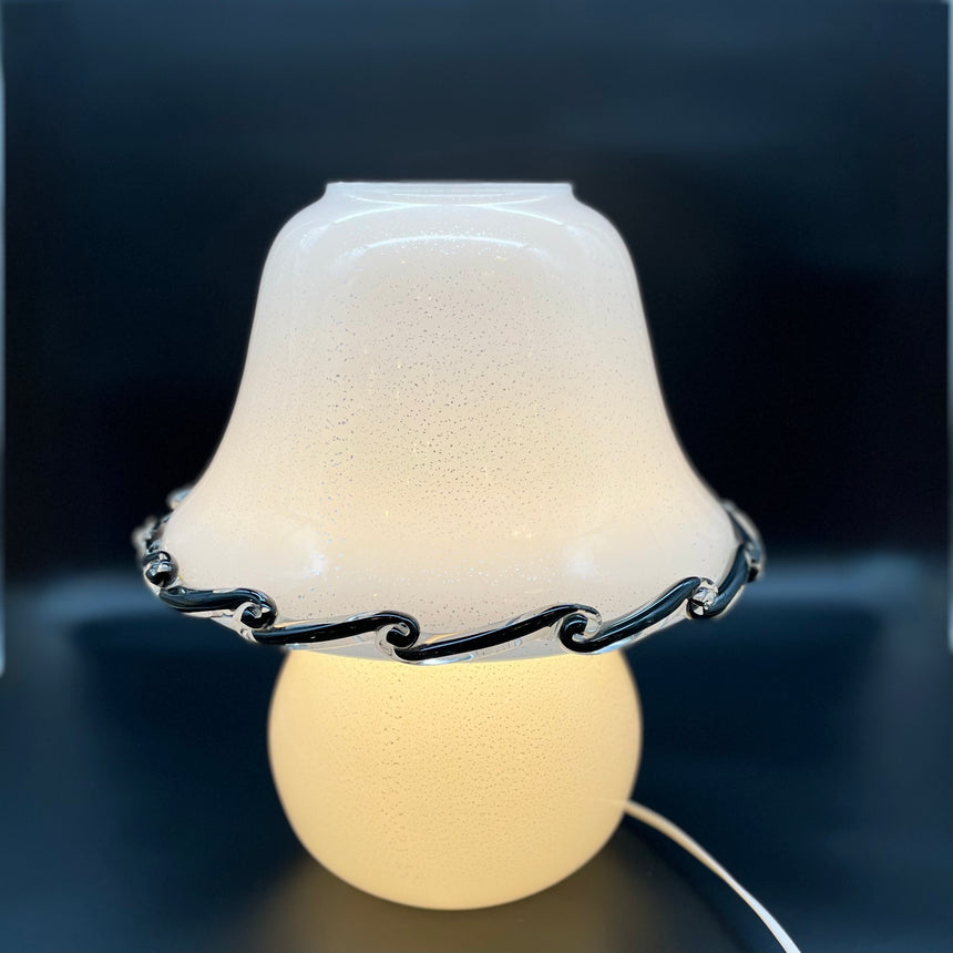 Pair of table lamps designed by Bruno Gecchelin for Guzzini during the 1980's. White plastic with a rubber band that allows the closure of the lamp which is divided into 2 parts. -  Paire de lampe de table dessinées par Bruno Gecchelin pour Guzzini dans les années 80. Plastique blanc avec une bande de caoutchouc qui permet la fermeture de la lampe qui est scindée en 2 parties